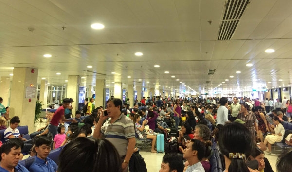 Sân bay Tân Sơn Nhất đề nghị hạn chế người đưa đón dịp Tết